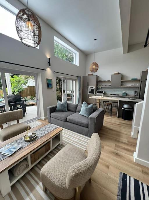 Theresa Way Double Volume Apartment *