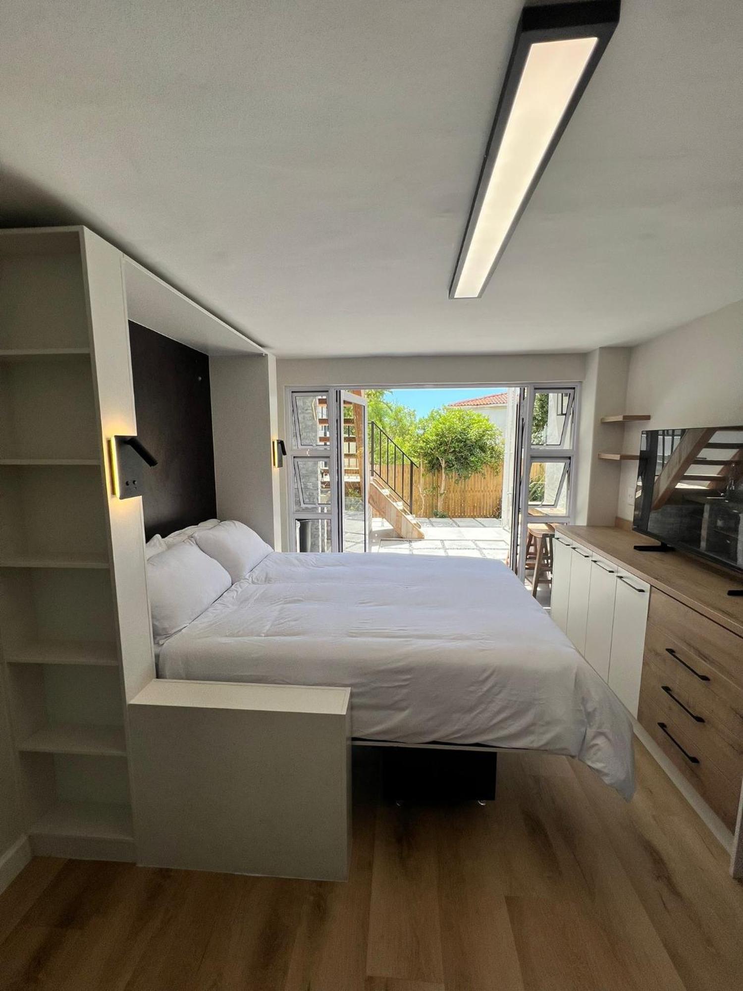 Theresa Way Double Volume Apartment *